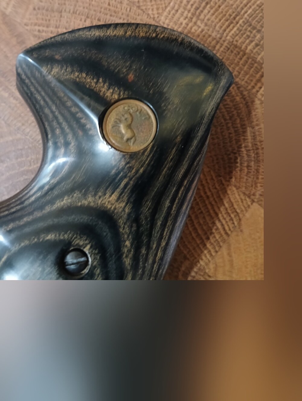Colt Grip - Picture 2 of 9